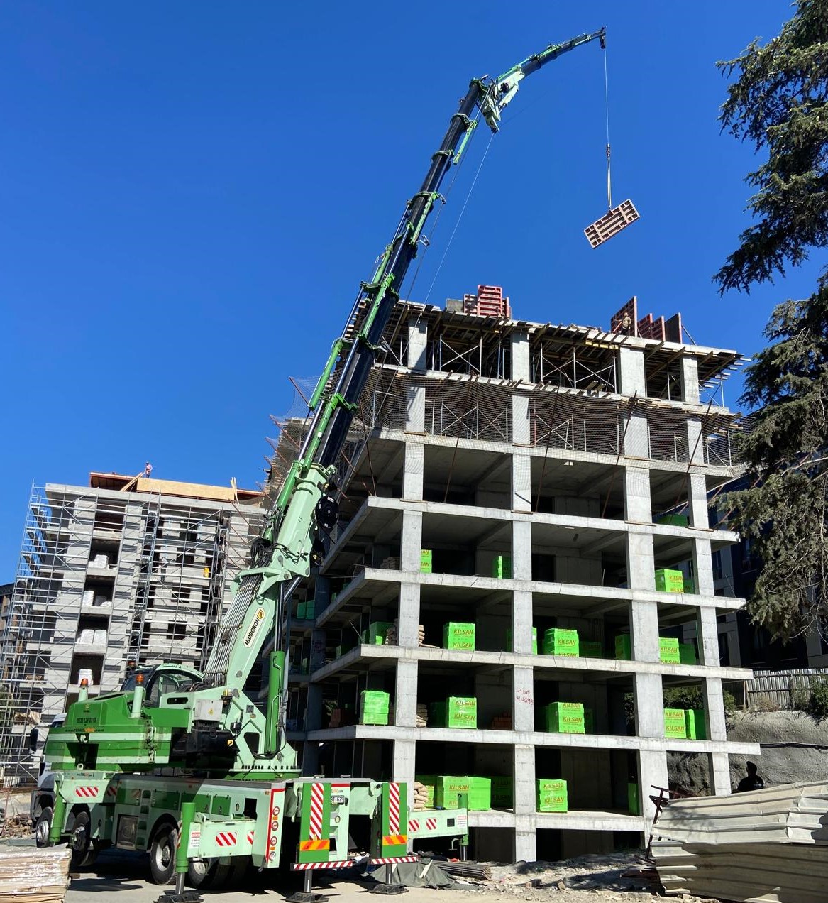 95 tonluk kiralık vinç