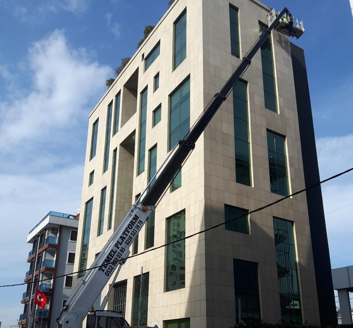 Kiralık sepetli vinç Ağaç budama görseli