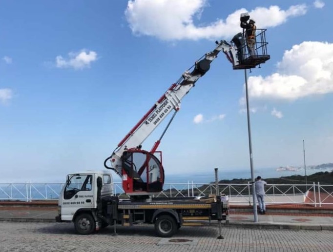 Kiralık sepetli vinç Elektrik ve kamera işleri